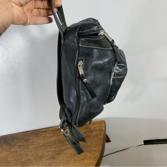 Vintage made in Canada Roots small leather backpack - Picture 2 of 10